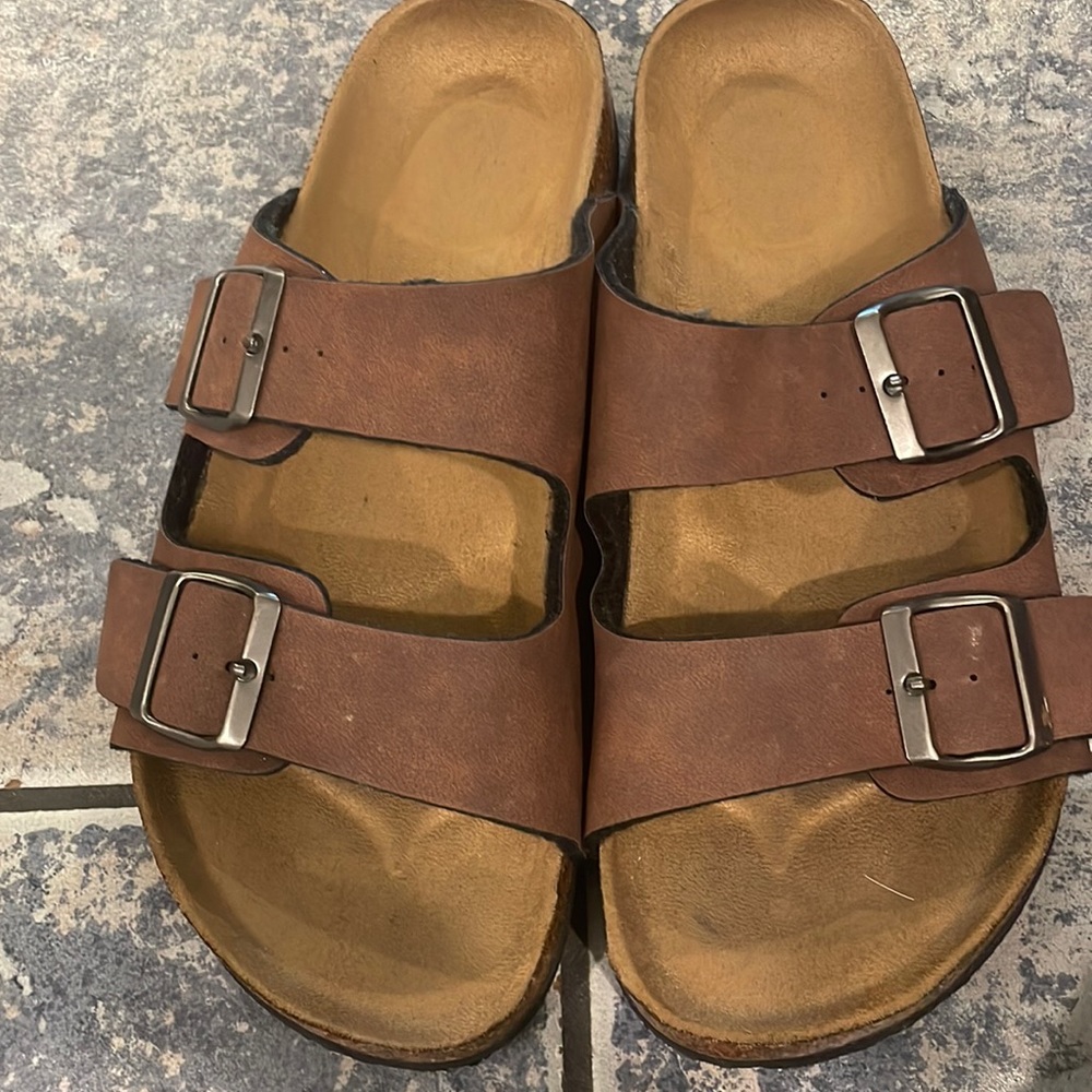 Mens Aeropostal sandals size S 8-9 preowned